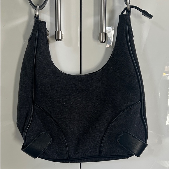 Brandy Melville Casual Grey and Black Canvas and Vegan Leather Shoulder Bag - Picture 3 of 4